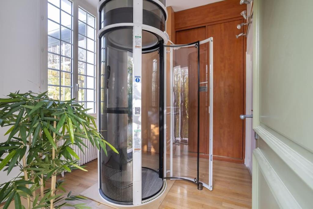 Appartement De 100M2 Dans Un Parc A 20 Mn Du Centre De Paris Garches Esterno foto