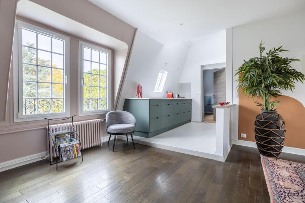 Appartement De 100M2 Dans Un Parc A 20 Mn Du Centre De Paris Garches Esterno foto