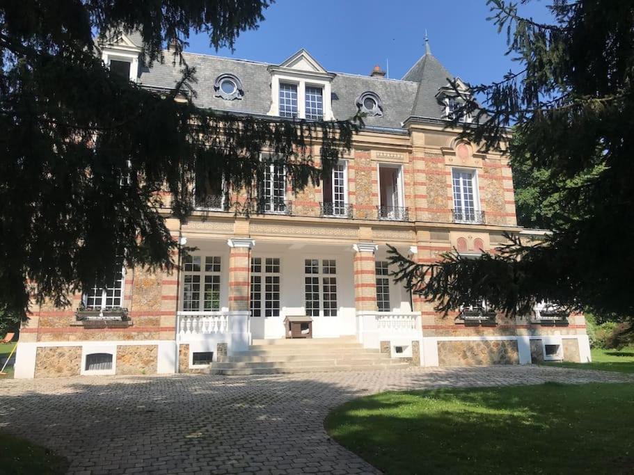 Appartement De 100M2 Dans Un Parc A 20 Mn Du Centre De Paris Garches Esterno foto