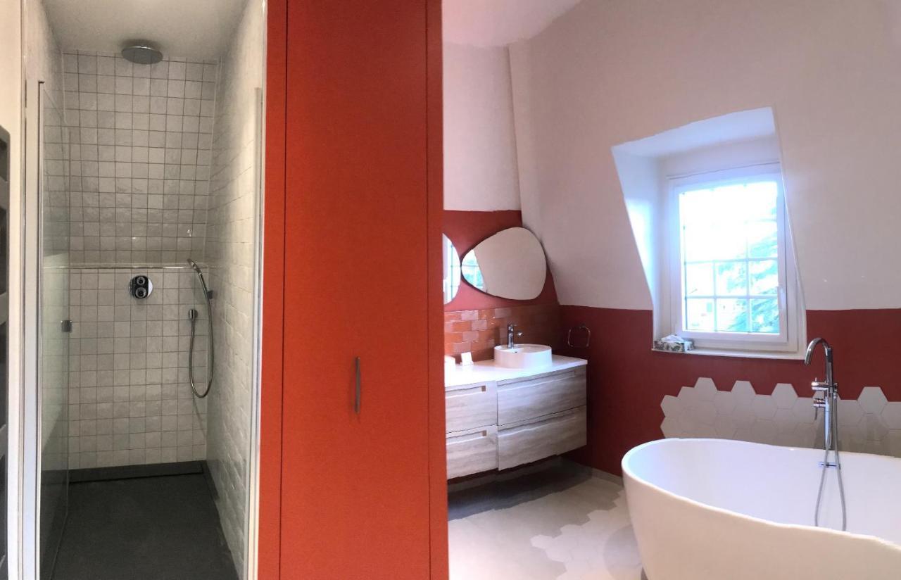 Appartement De 100M2 Dans Un Parc A 20 Mn Du Centre De Paris Garches Esterno foto