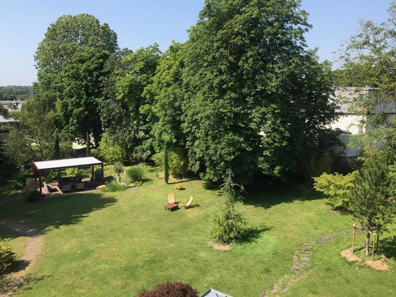 Appartement De 100M2 Dans Un Parc A 20 Mn Du Centre De Paris Garches Esterno foto