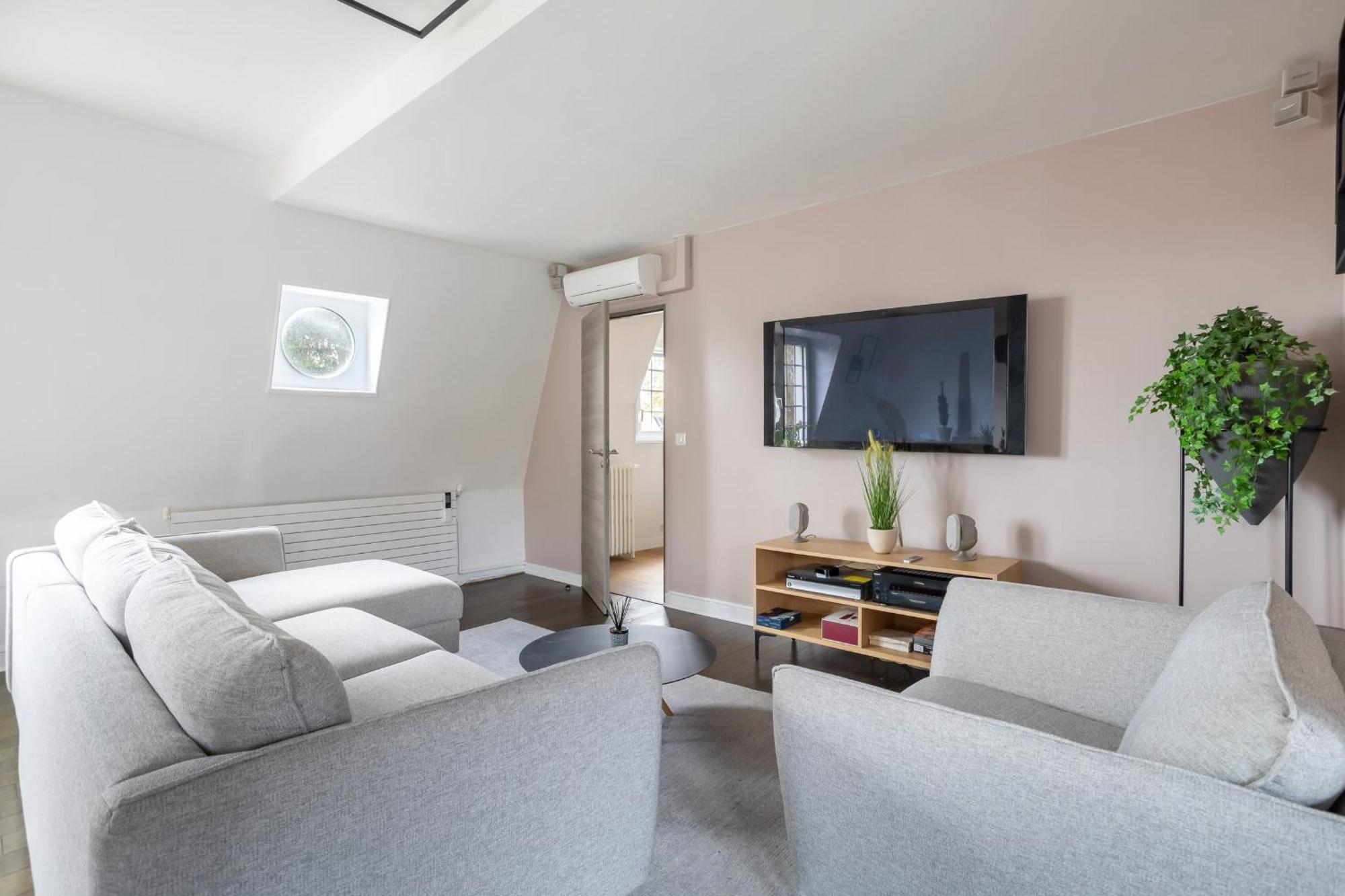 Appartement De 100M2 Dans Un Parc A 20 Mn Du Centre De Paris Garches Esterno foto